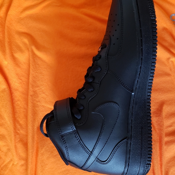 AF1 - Picture 2 of 3
